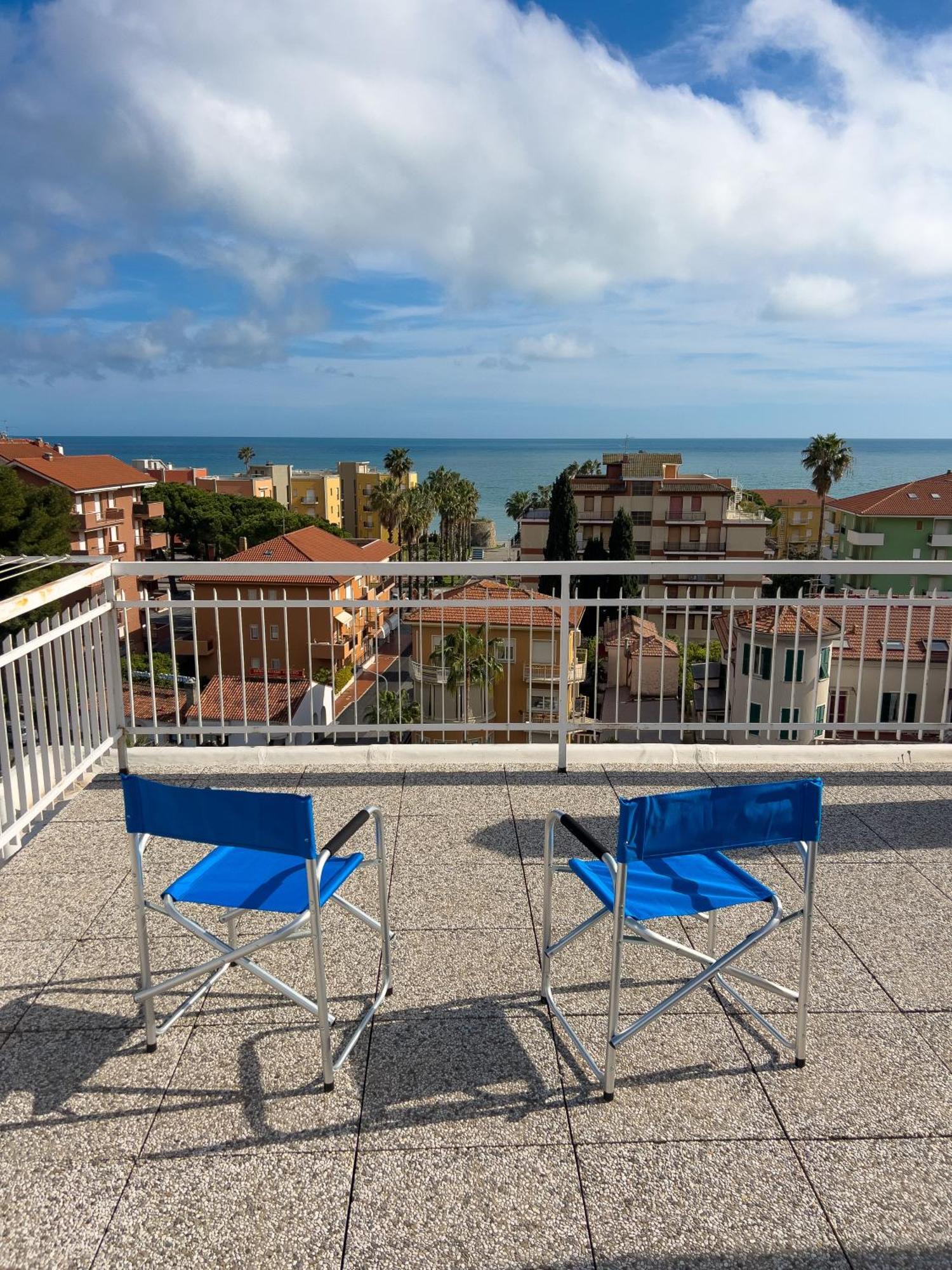 Casa Carlotta Appartement San Bartolomeo Al Mare Buitenkant foto