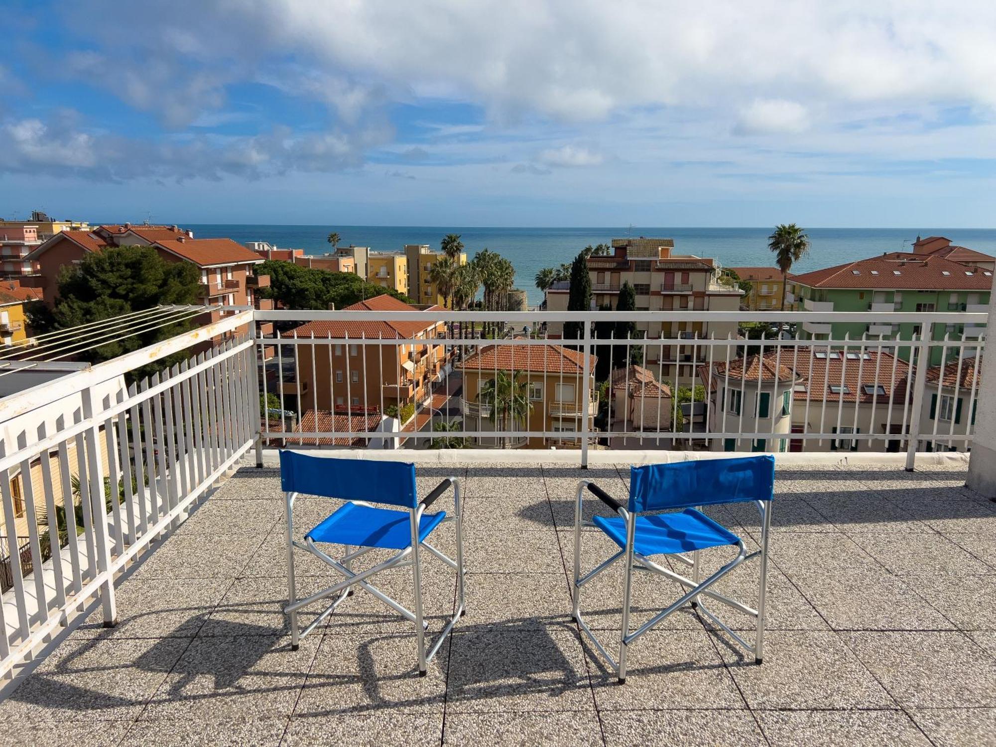 Casa Carlotta Appartement San Bartolomeo Al Mare Buitenkant foto