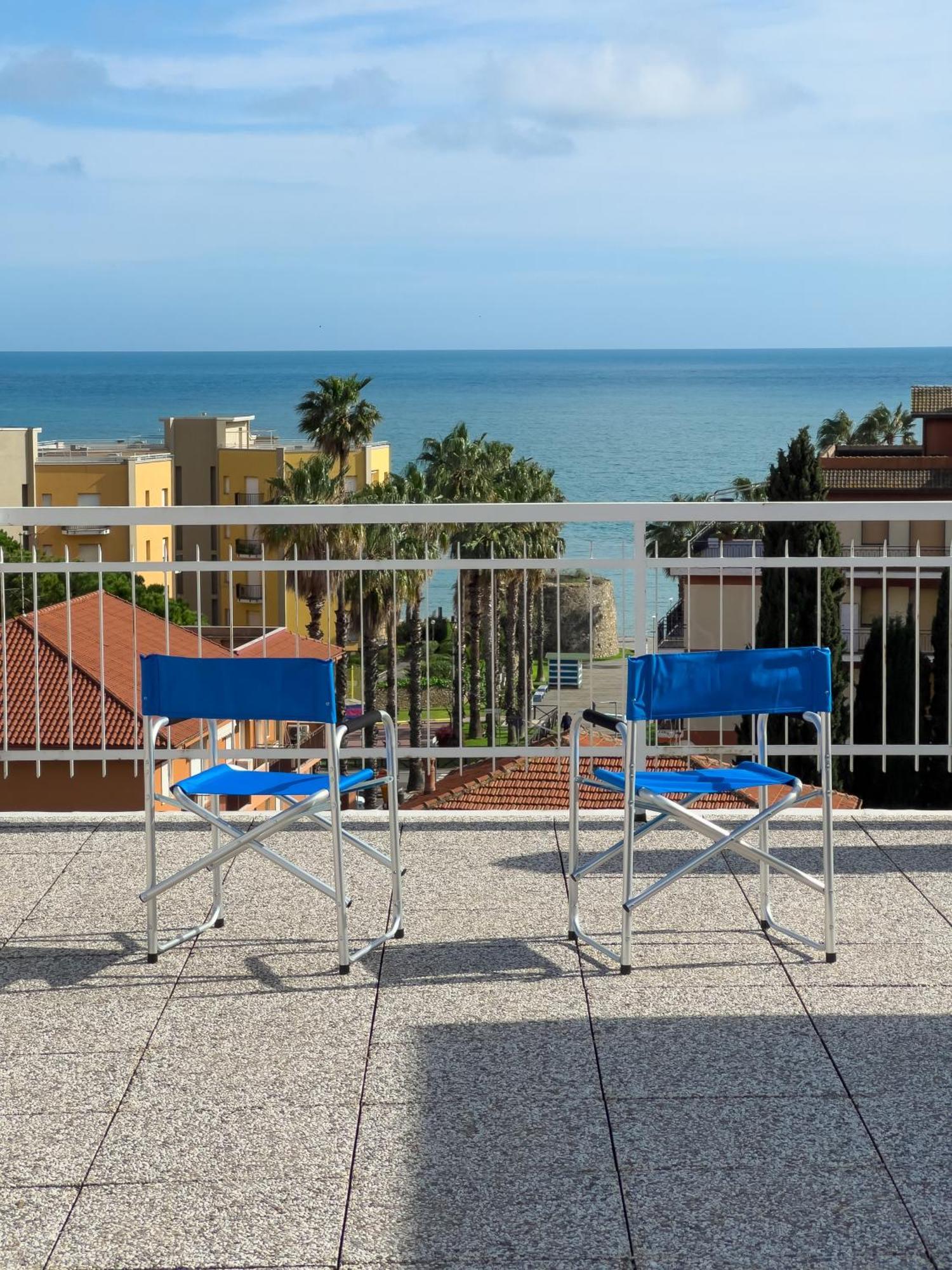 Casa Carlotta Appartement San Bartolomeo Al Mare Buitenkant foto